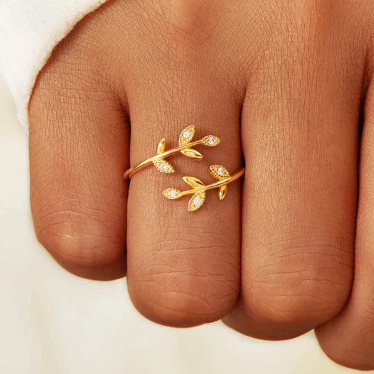 Chic Leaf Design  Ring Band In Sterling Silver