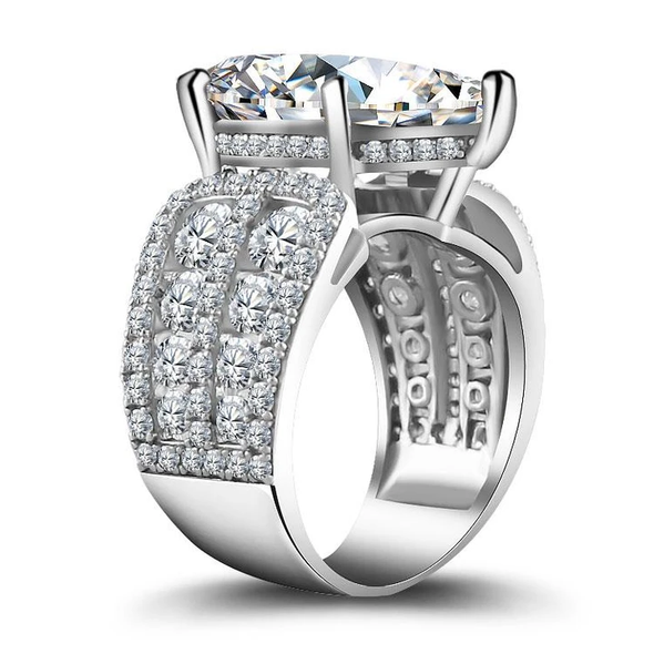 Recommended | Stunning 13CT Pear Cut Engagement Ring in Widen Band
